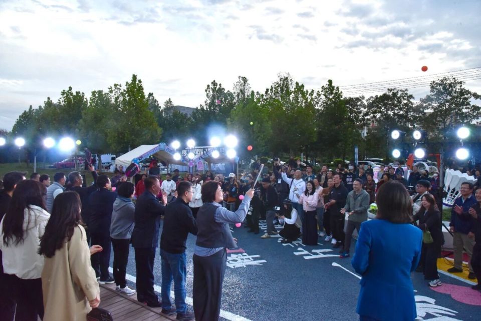 年丹东文体, BzQqF, 东城市影响 年丹东文体, BzQqF, 东城市影响